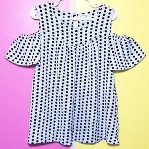 Cute off the shoulder polka dotted top.